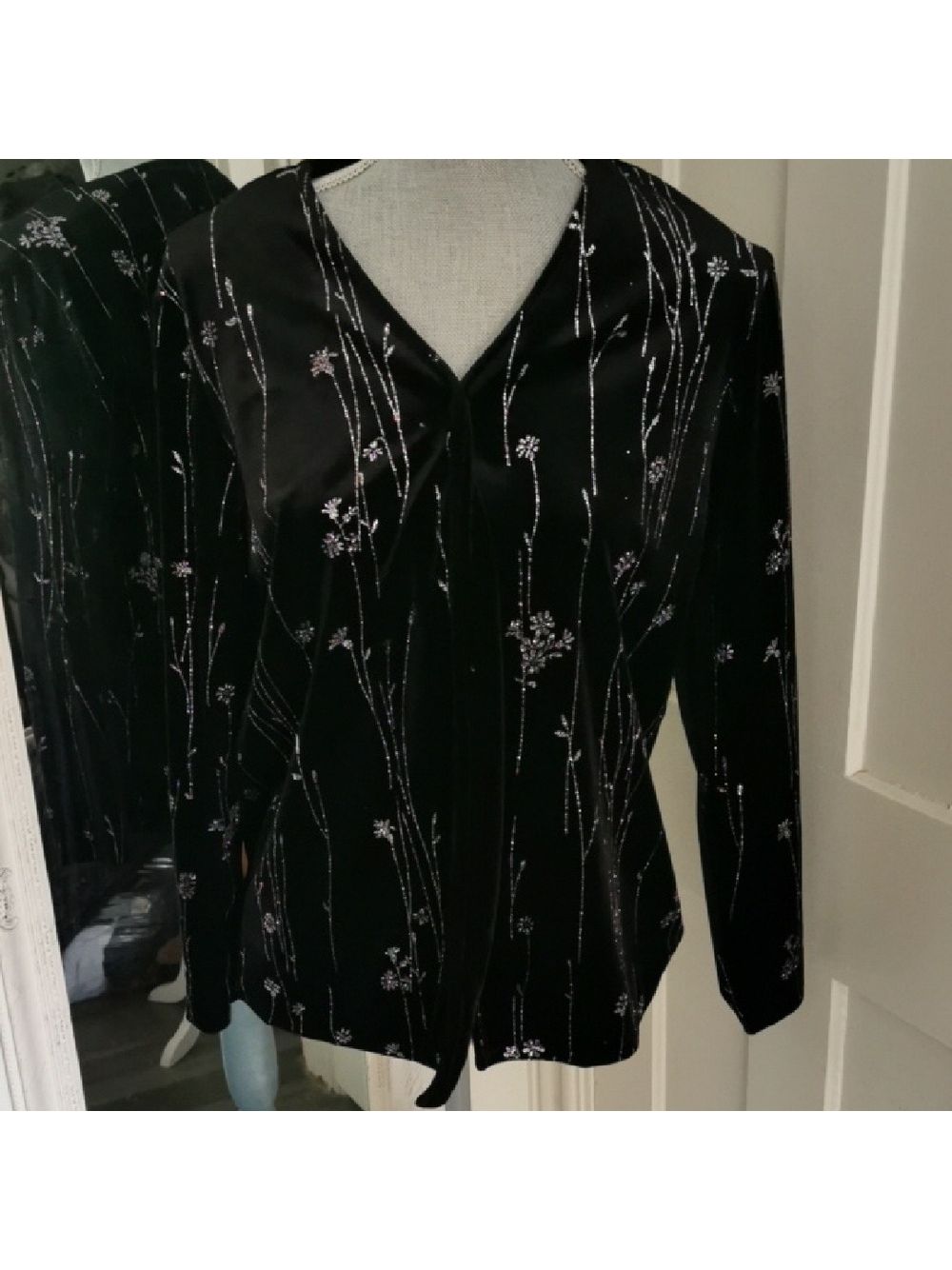 Vintage Ole Cassini Black Velvet With Silver Flower Detailing Cardigan. Size M